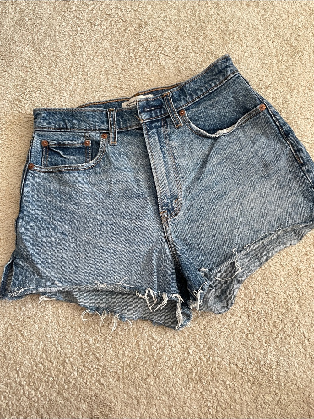 Abercrombie & Fitch Frayed Hem The Mom Short High Rise